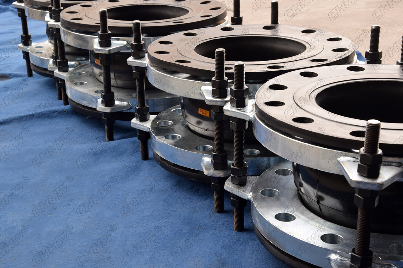 PN4.0MPa大翻邊限位裝置<a href=http://www.sp-oil.com/xjjt/ target=_blank class=infotextkey>橡膠軟接頭</a>